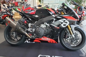 Aprilia RSV 4 RR RF 2019 2020 
Teile Motoforza Auf Motorrad