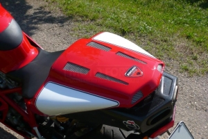 Höcker Original Polster Desmosedici Look Ducati 749,999 2003-2006 auf Motorrad