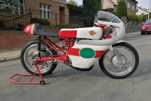 Ducati 175,250,350,450cc 1966- Verkleidung - Version 1, GFK - auf Motorrad Ducati 250 OHC 1966