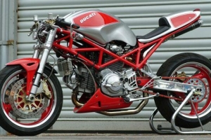 Part on bike Ducati monster 1000
