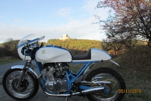 Höcker Gilera 500, Vostok 350 1962, GFK  auf Motorrad Suzuki GR 650 1983