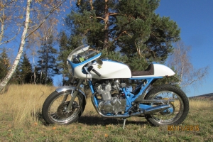 Höcker Gilera 500, Vostok 350 1962, GFK  auf Motorrad Suzuki GR 650 1983