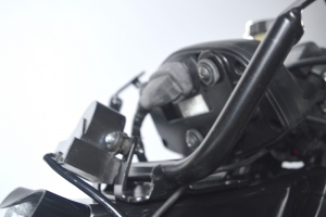 Honda CBR 600RR 2007-2012 - Verkleidungshalter Racing mit Ram Air Kanäle GFK - SET  auf Motorrad