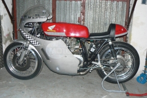 Honda 500 1972 classic racer - original rahmen - Teile motoforza auf Motorrad
