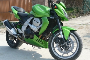 Bugspoiler und Kotflugel vorne Kawasaki Z750 2002-2006 / UNI version 1, auf Motorrad Kawasaki Z750 2003-2006