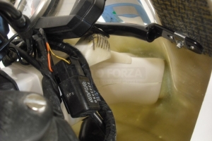 Verkleidungshalter Kawasaki ZX6R 07-08 forza holders auf Motorrad