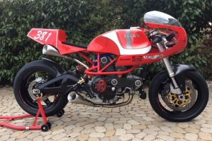 UNI Halbverkleidung Styl Ducati, Moto Guzzi, BMW usw GFK - auf Motorrad Ducati Pantah