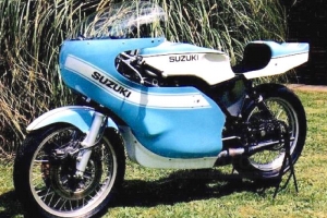 Verkleidung GFK - Set ,cowling, fertig Plexiglass, Plexiglas Schrauben,  Suzuki 500 Titan 1969 auf Motorrad