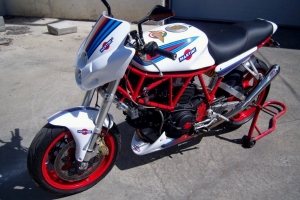Uni street fighter mask version 2 on bike - preview Ducati