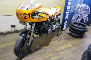 Halbverkleidung Universal 350-1000cc auf Motorrad Honda cafe racer