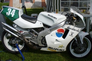Suzuki  RGV 250 Gamma 88-96 Teile Motoforza auf Motorrad
