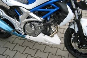 Bugspoiler auf Motorrad Suzuki SFV 650 Gladius-