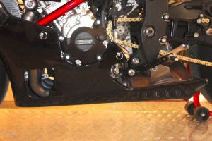 Vorschau- Motoforza Teile auf Motorrad, Yamaha YZF R1M 2015 - mit Original Auspuff