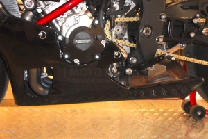 aVorschau - Motoforza Teile auf Mottorrad Yamaha YZF R1M 2015 mit Original Auspuff