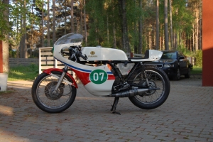 Yamaha TZ 250, 350 air Teile Motoforza auf Motorrad Yamaha RD 250 1976