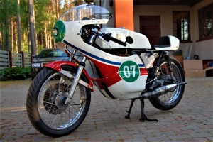 Yamaha TZ 250, 350 air 1972 -  Verkleidung - Vorschau auf Motorrad Yamaha RD 250 1976