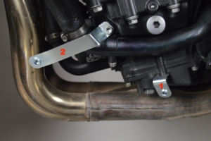 Mounting Kit Yamaha Fazer 1000 06 / FZ1 06 - for a bellypan - on bike installation - bracket 1-2 LINKE SEITE