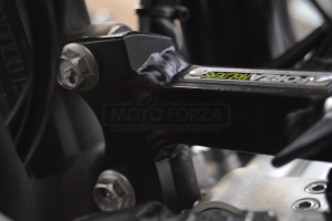 Verkleidungshalter Yamaha YZF R1 2009-2014 forza holders auf Motorrad