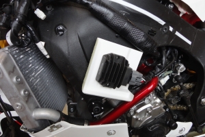 Vorchau - Motoforza Teile auf Motorrad, Yamaha YZF R1M 2015, CPU Trager mit racing CPU 