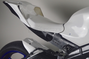 Yamaha YZF R6 2017-  Komplettsatz 6-teilig Racing Version 4 für Original Auspuff-Schwarz Höckerabdeckung - motoholders Heckrahmen